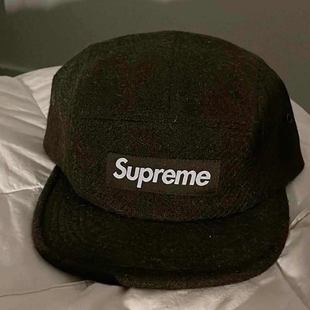 Supreme Featherweight Wool
Camp Cap (FW17) Olive